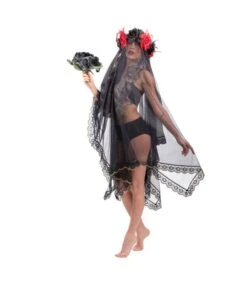 COPRICAPO CON VELETTA E ROSE