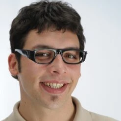 OCCHIALI NERI SENZA LENTI .